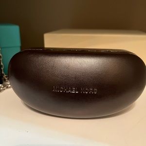 NWOT MICHAEL KORS BROWN CLAMSHELL SUNGLASSES CASE WITH M.K. CLEANING CLOTH 6”X3”